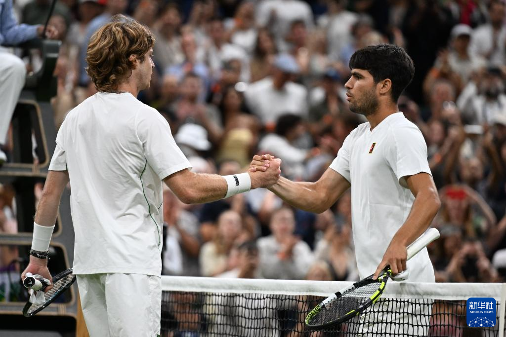 爱游戏大厅-拉沃尔杯险胜温网，阿尔卡拉斯统治全场的简单介绍