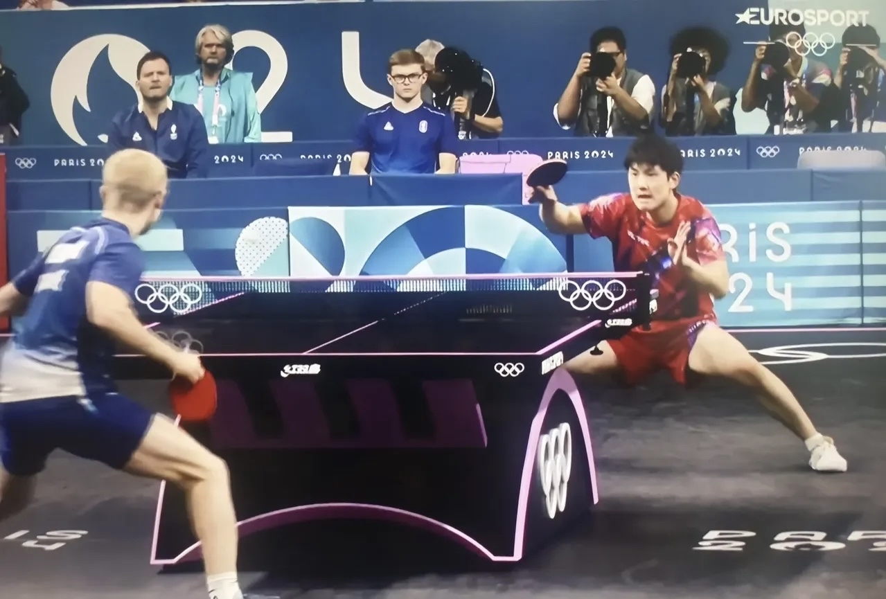 法国队横扫韩国队，张本智和点燃赛场