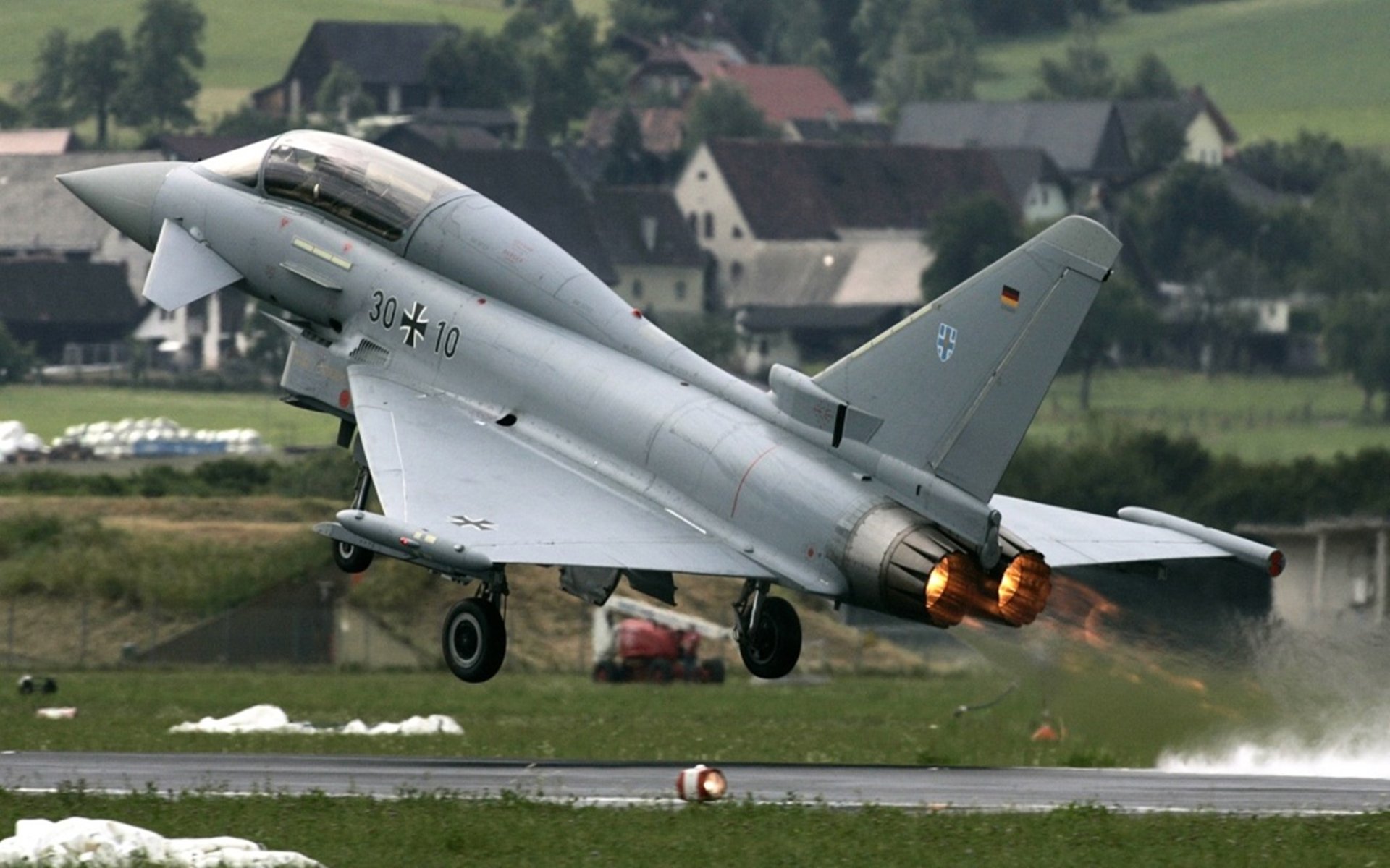 红土与硬地的交响诗，兹维列夫独舞中谱写绝杀与新生的网球哲学