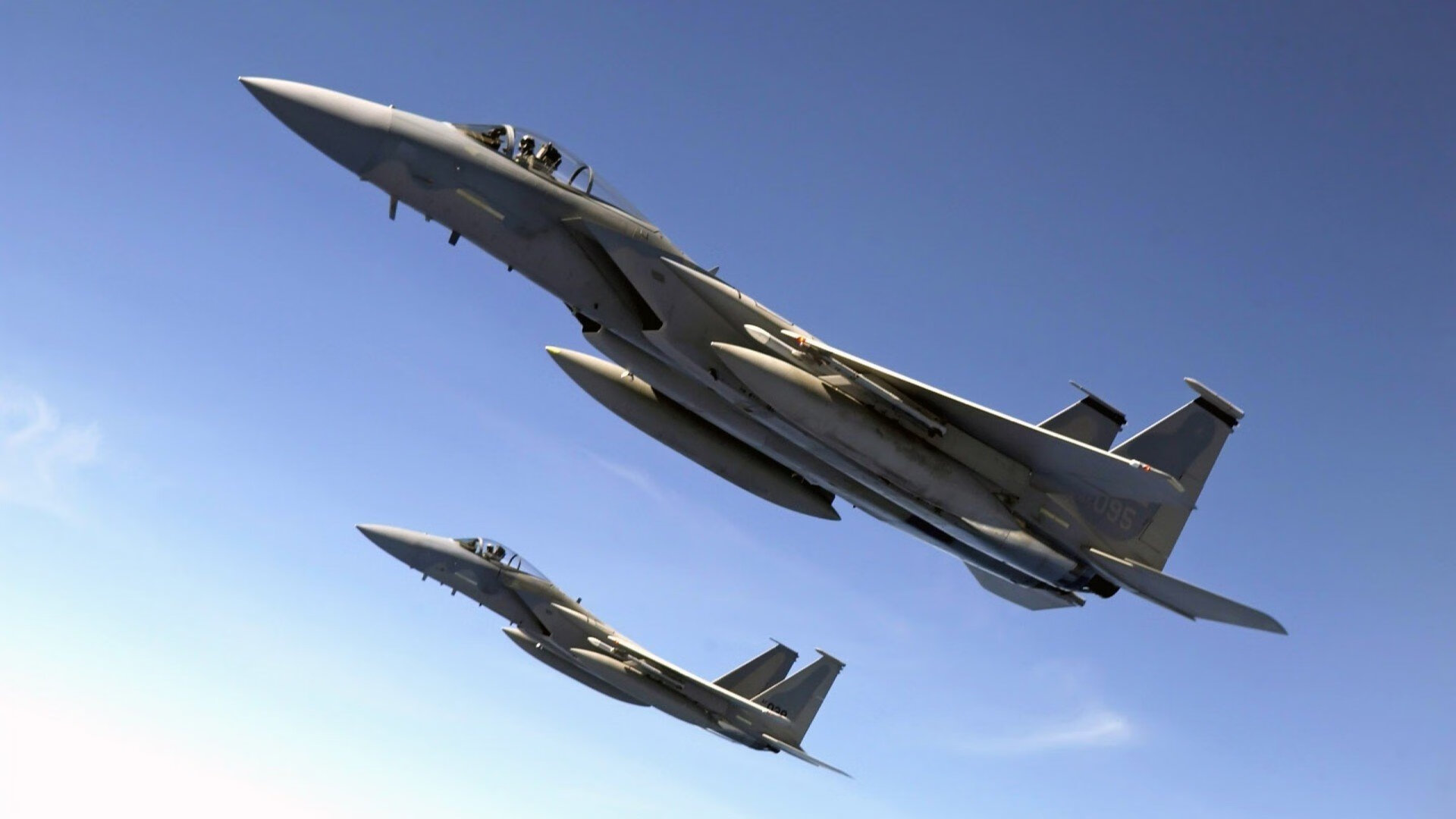 赛道与球场，当马克西的引擎声盖过喝彩