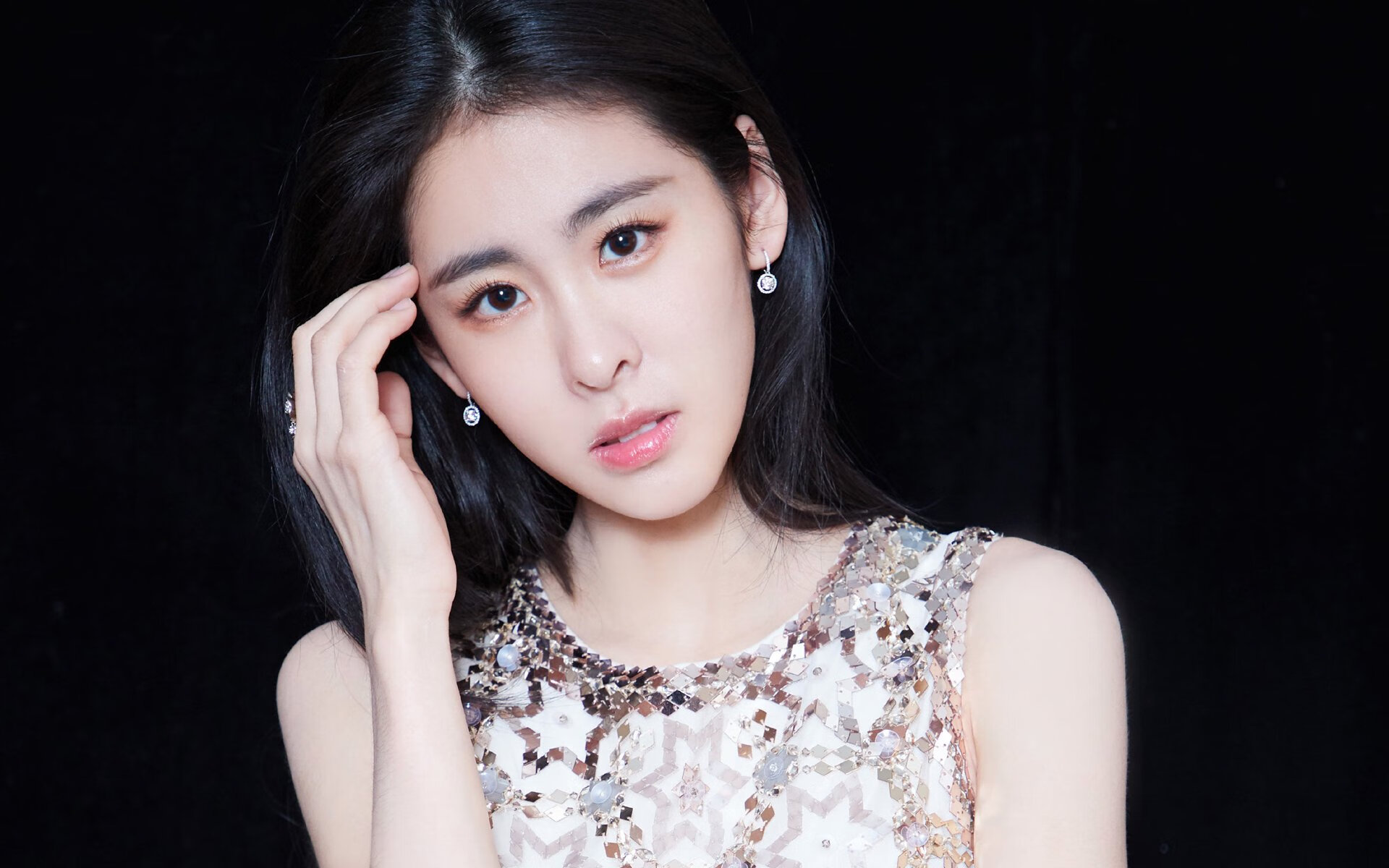 当篮球鞋遇见赛车线，上海队王牌米切尔在F1街道赛上演弯道超车