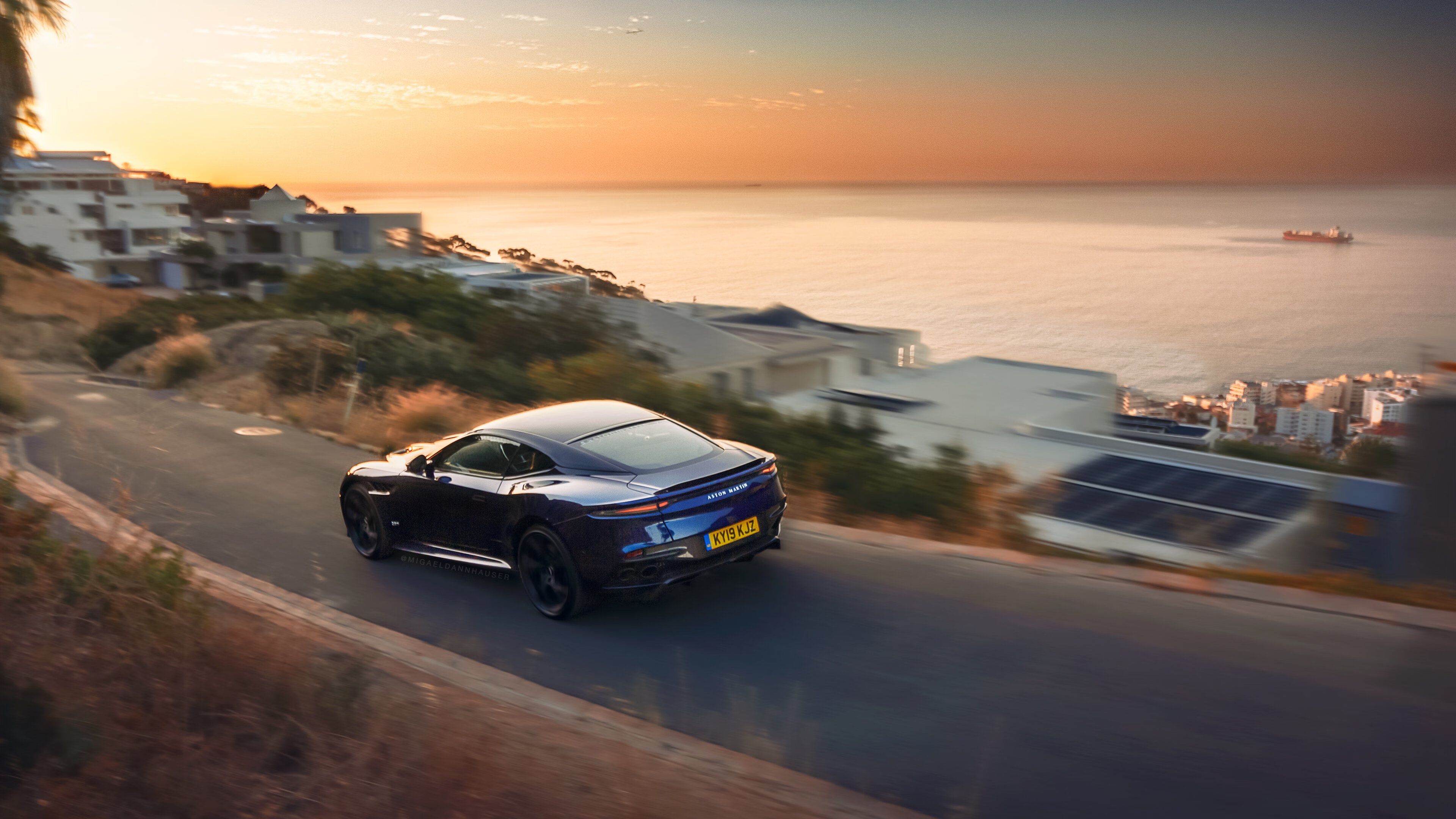 宿命交叉口，一夜之间，两种极致的英雄叙事