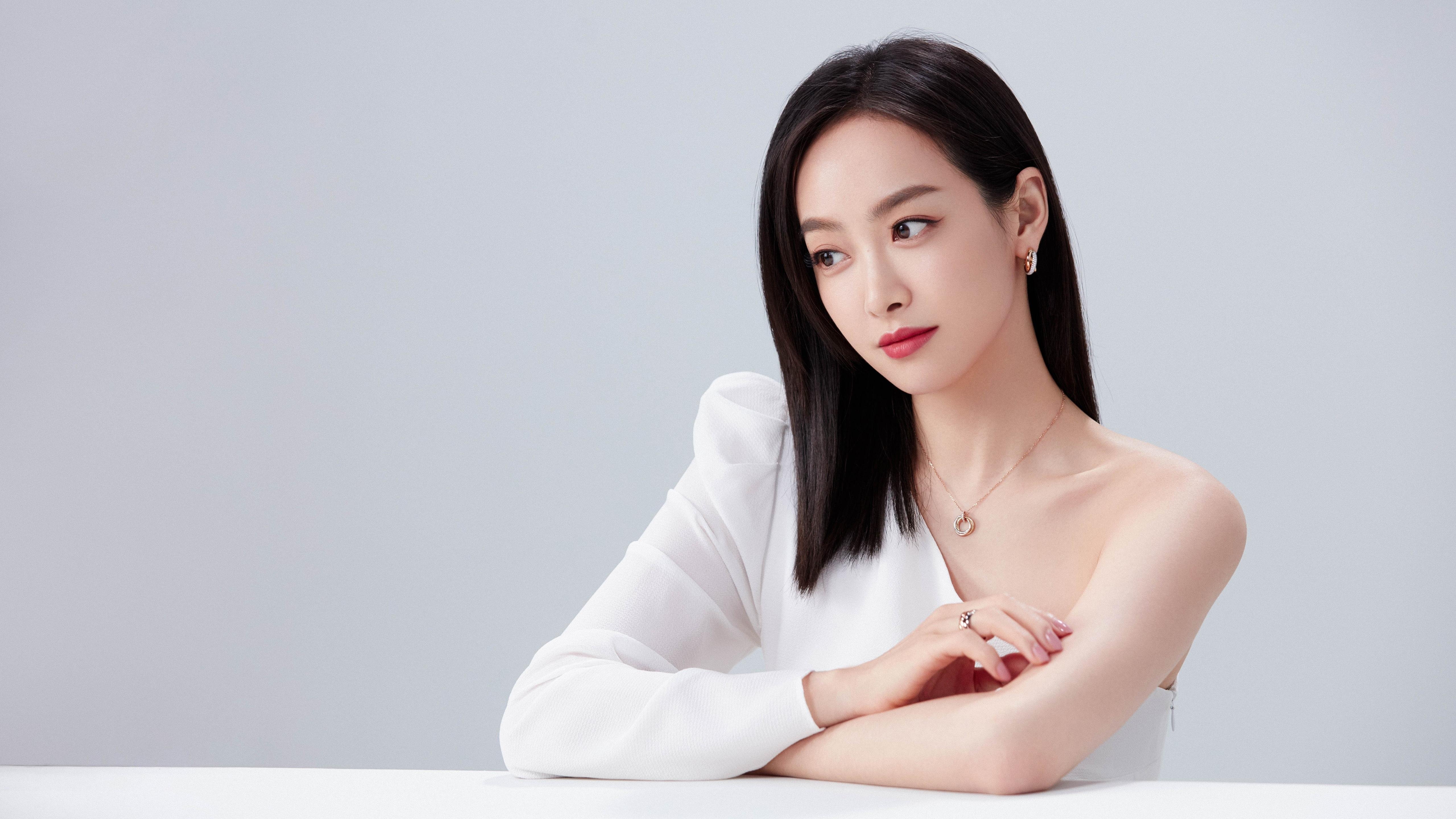 很有张力。我们先来构思标题,再展开文章